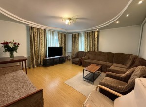 вул. Ярослава Мудрого, 3 (г. Малин, Малинский район) - Продається будинок, 84000 $ - АФНУ